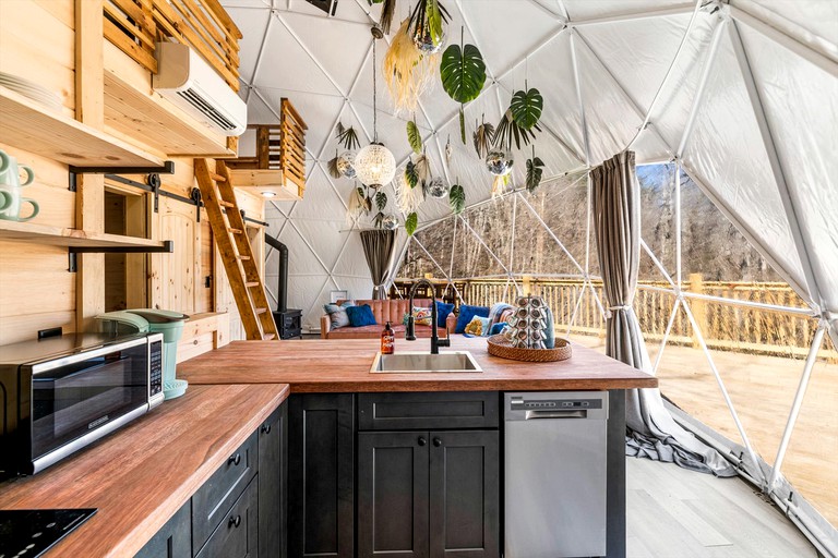 Domes (United States of America, Cosby, Tennessee)