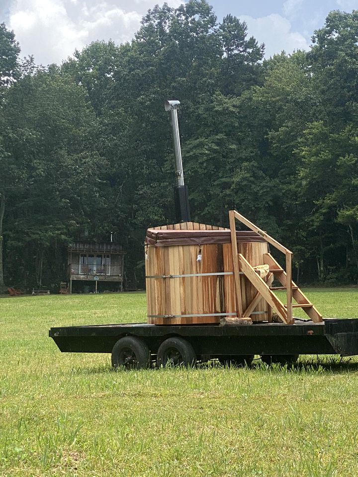 Eccentric Converted Bus, Perfect for a Tennessee Vacation