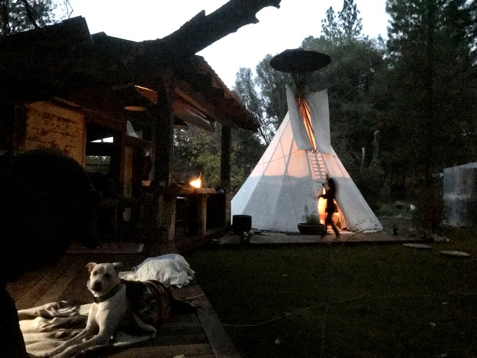 Tipis (Oakhurst, California, United States of America)