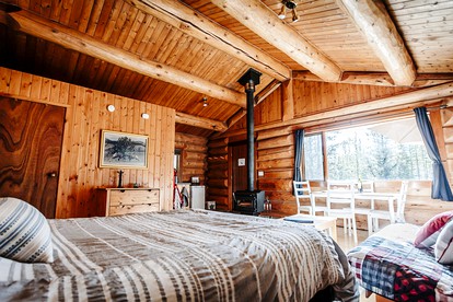 Off-Grid Cabin, Perfect for a Canadian Mountain Retreat photo 2