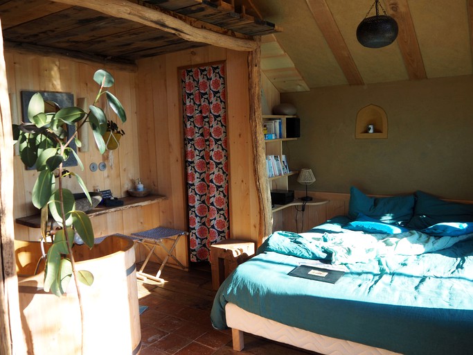 Cabins (France, Saint M'Hervé, Brittany)