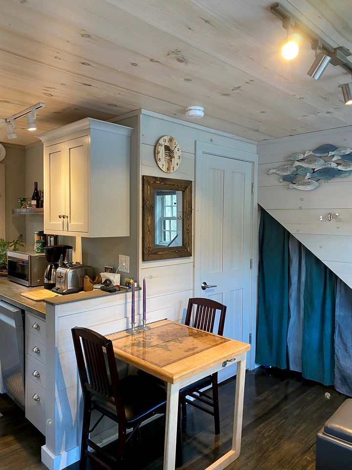 Adorable Cottage makes for a Beautiful Vermont Retreat