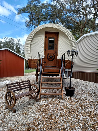 Tented Cabins (United States of America, Melrose, Florida)