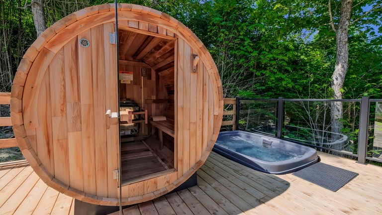 Domes (Canada, Mont Tremblant, Quebec)