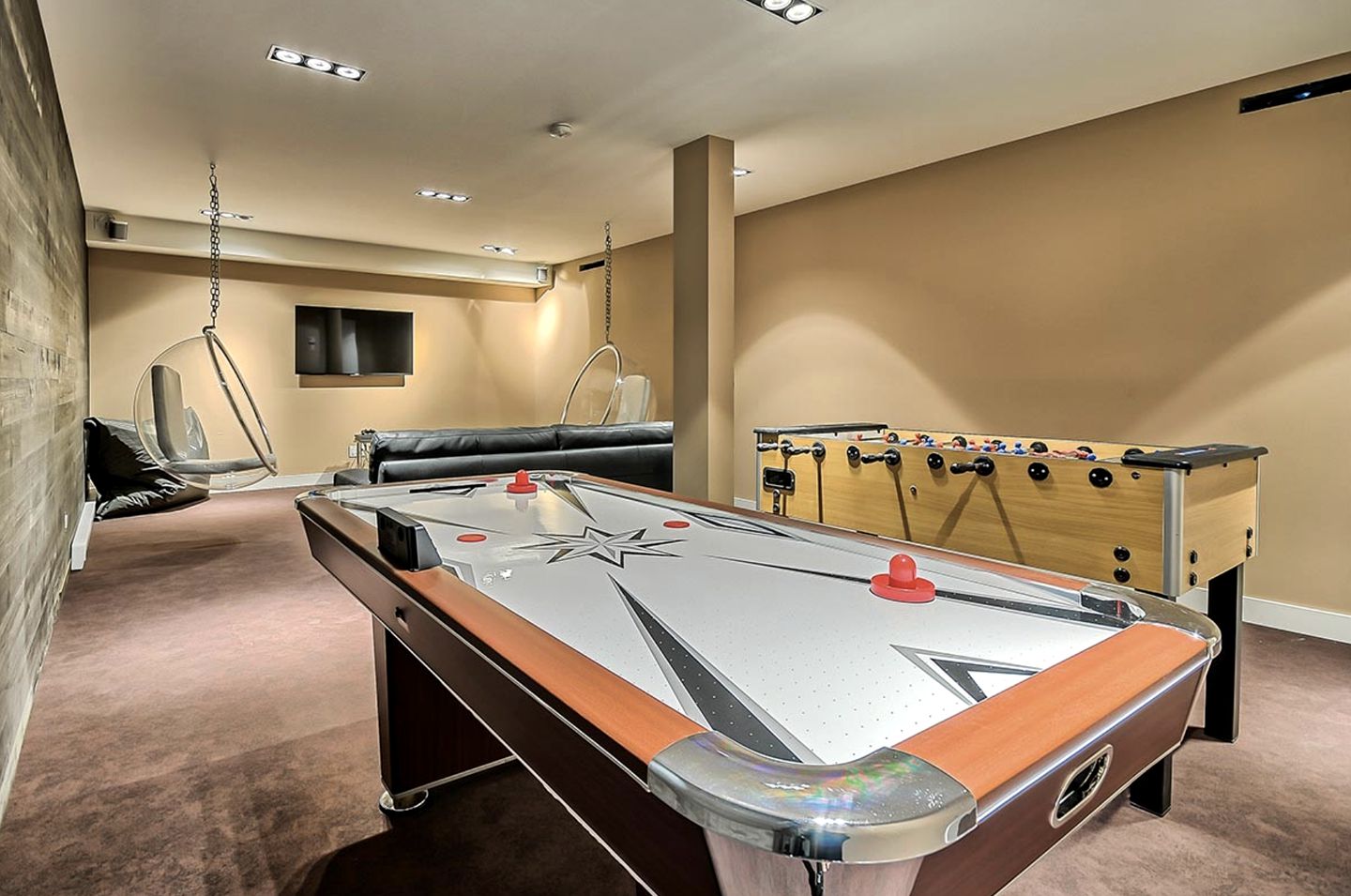 Mont Tremblant Super Dome for Glamping near Quebec