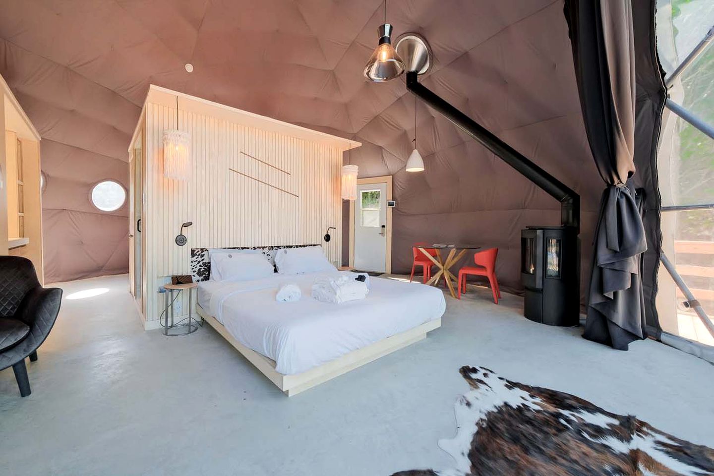Mont Tremblant Super Dome for Glamping near Quebec