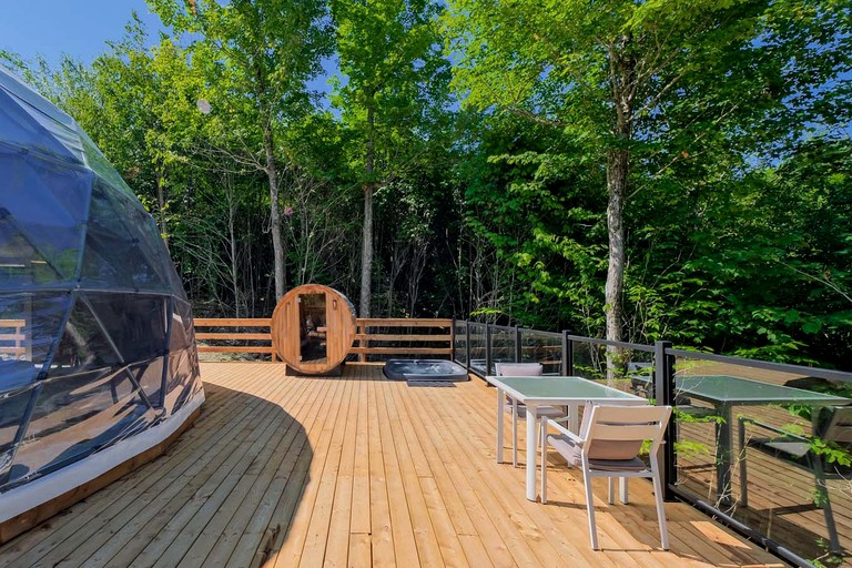 Domes (Canada, Mont Tremblant, Quebec)