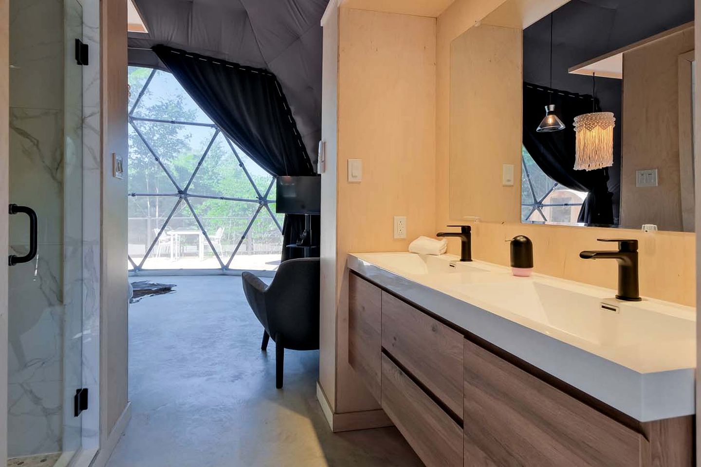 Mont Tremblant Super Dome for Glamping near Quebec
