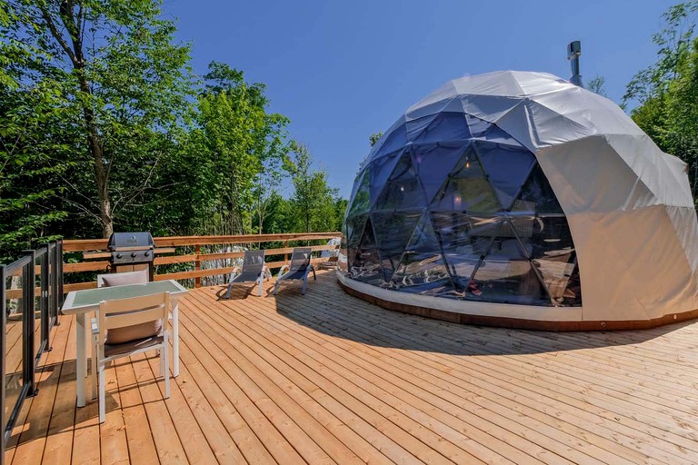 Domes (Canada, Mont Tremblant, Quebec)