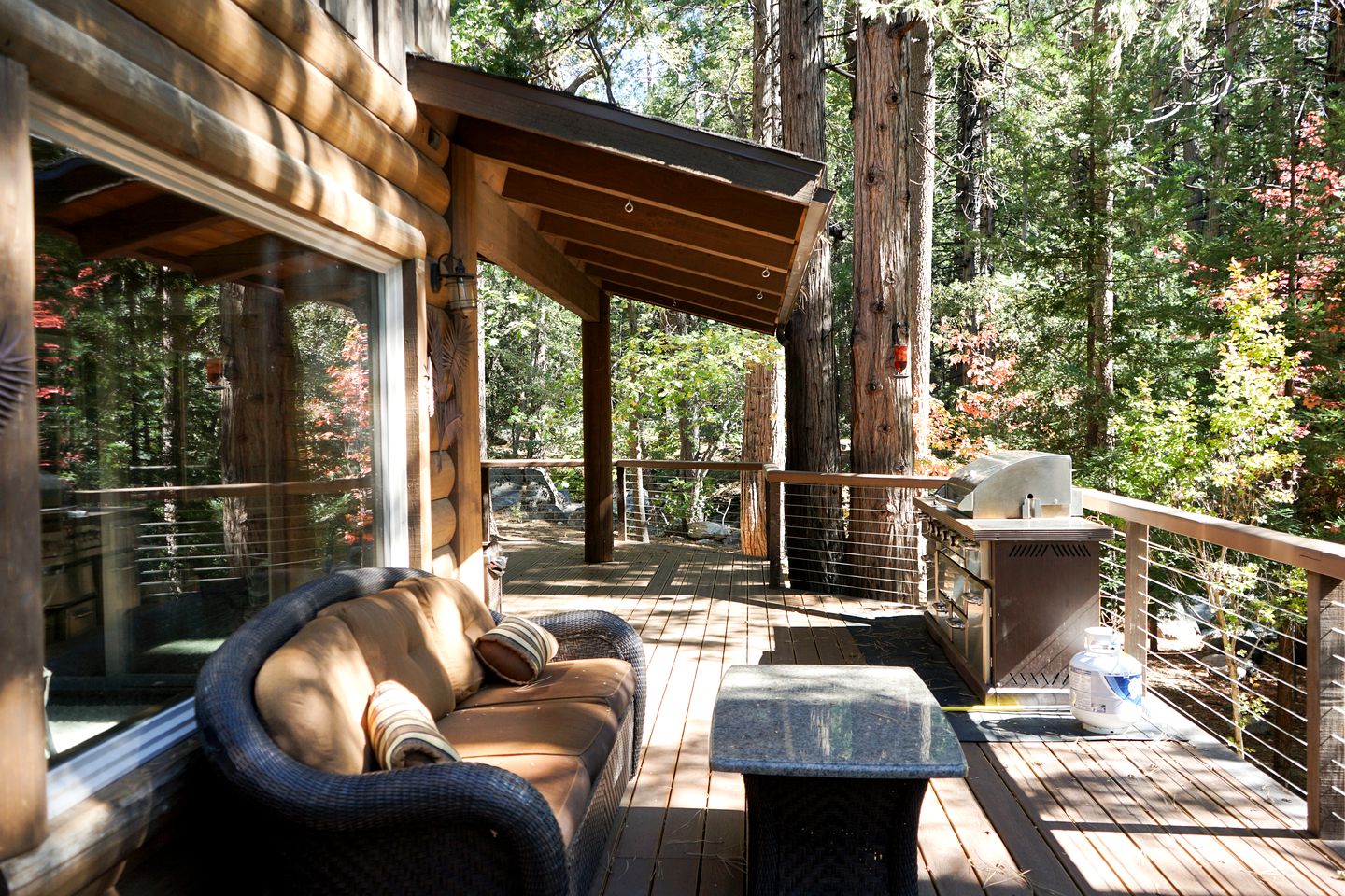 Stunning Log Cabin Retreat for Forest Glamping Escapes in Idyllwide, California