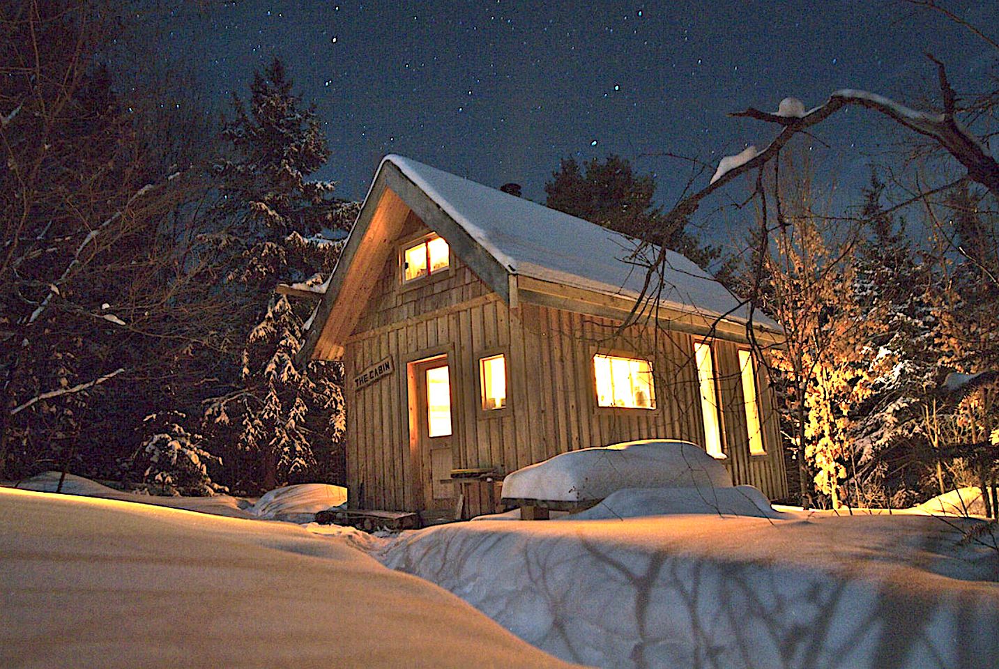 Charming Cabin Rental for Four near Deer Lake in Ontario, Canada