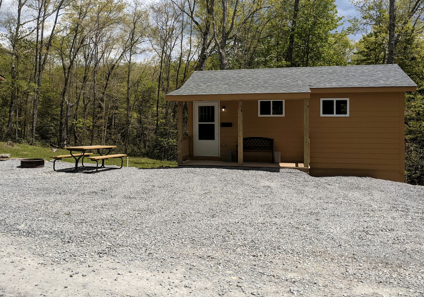 Amazing Pet-Friendly Cabin Rental near Summersville Lake in Fayetteville, West Virginia