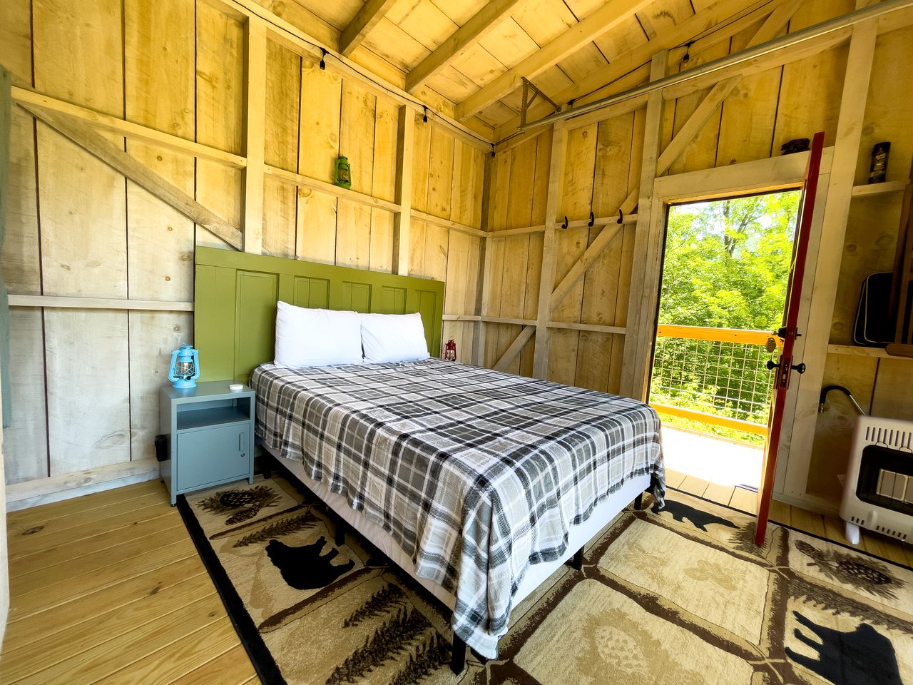 Pet-Friendly Glamping Cabin with Panoramic Views near Nantahala National Forest