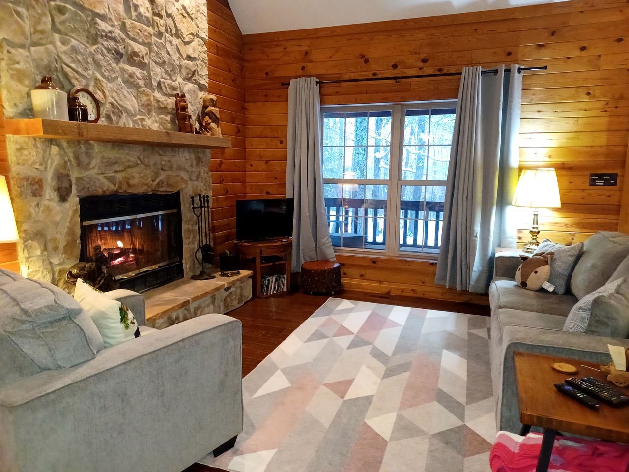 Rustic Cabin Escape for Group Glamping Vacations in De Soto, Missouri