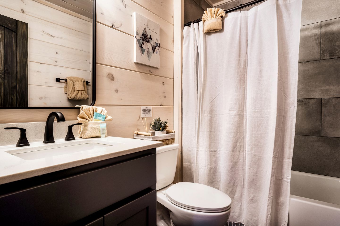 Pigeon Forge Mountain Cabin for Family-Friendly Glamping