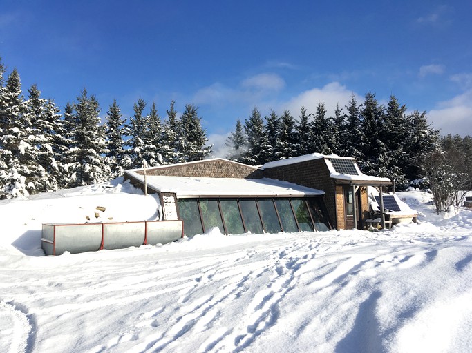 Hobbit Houses (Canada, --, Quebec)