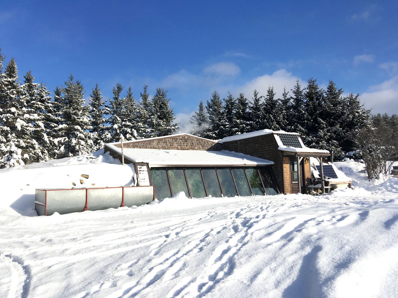 Off-Grid Glamping Stays at this Unique Rental near Quebec, Canada