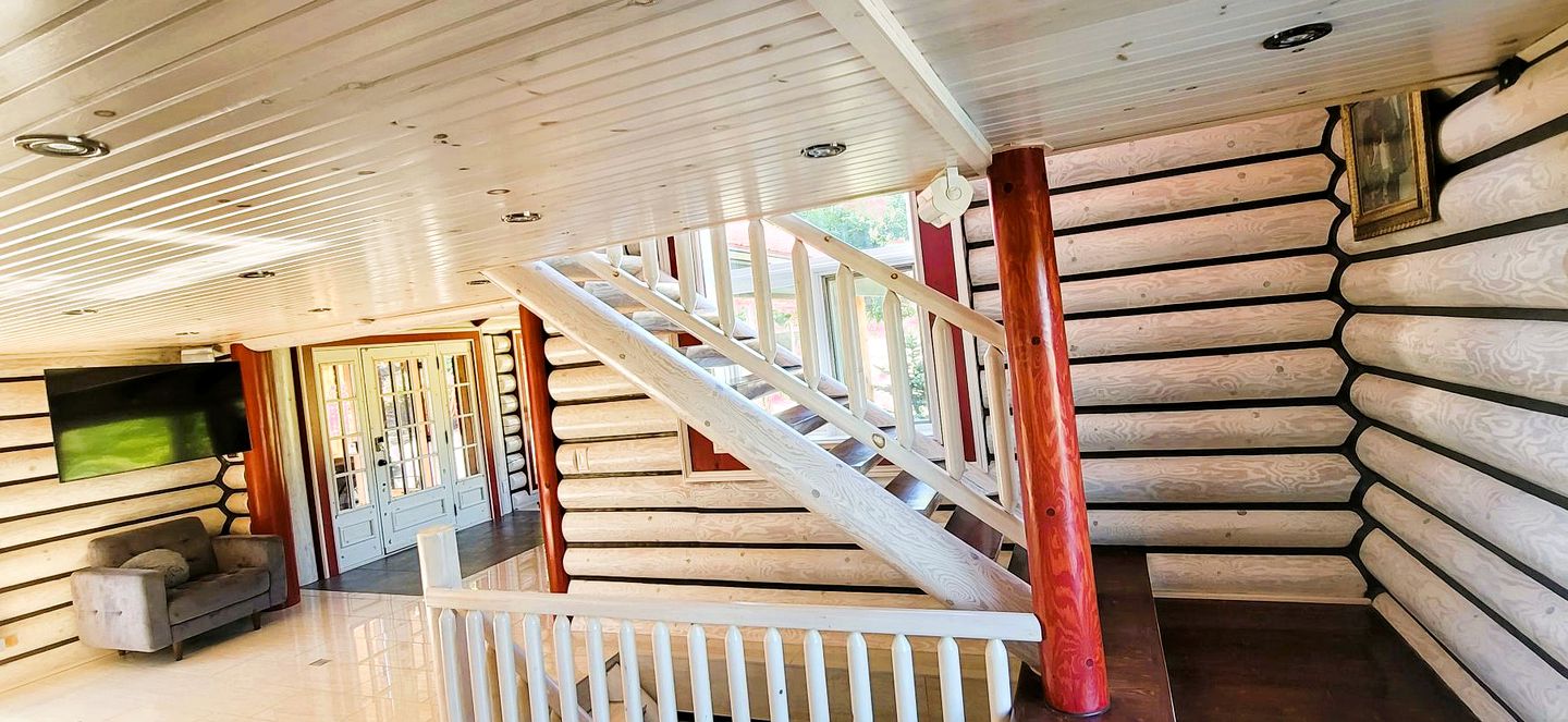 Spectacular Equipped Cottage with Pool, Jacuzzi and Poker Table in Quebec