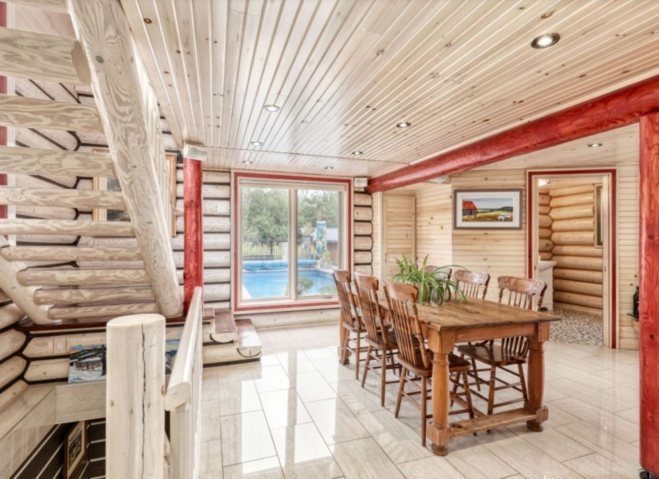 Spectacular Equipped Cottage with Pool, Jacuzzi and Poker Table in Quebec