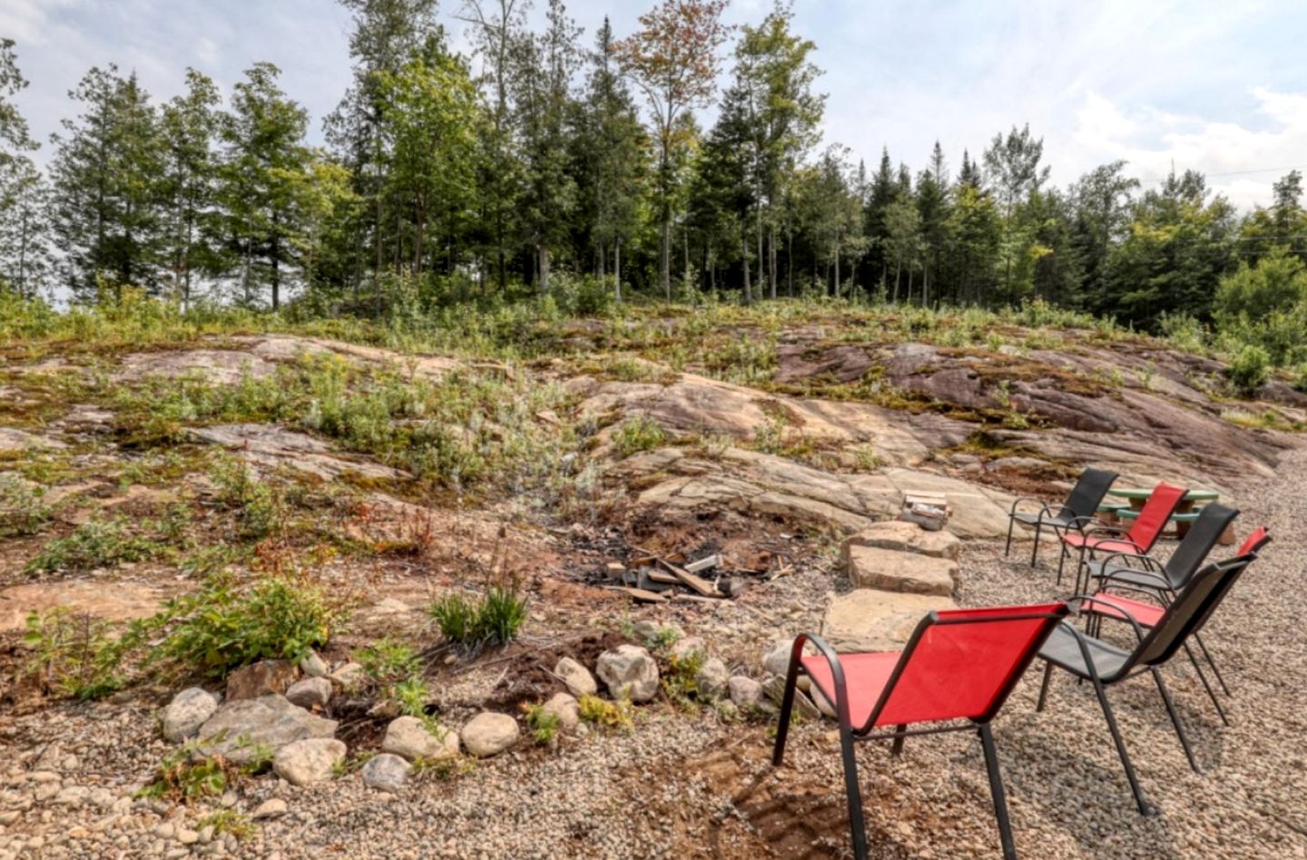 Spectacular Equipped Cottage with Pool, Jacuzzi and Poker Table in Quebec