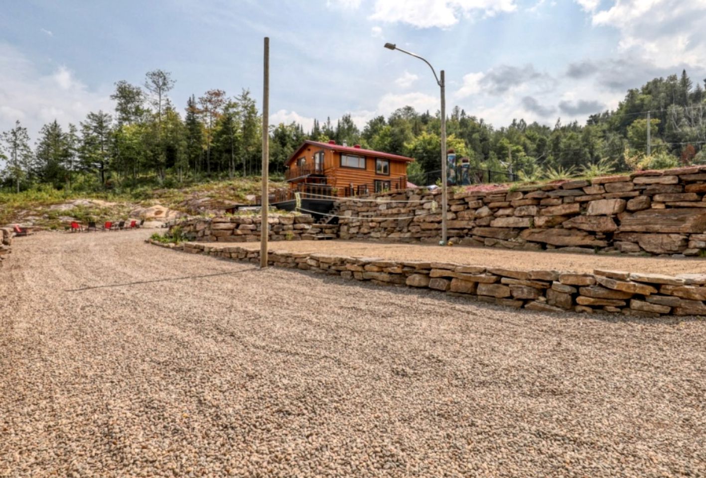 Spectacular Equipped Cottage with Pool, Jacuzzi and Poker Table in Quebec