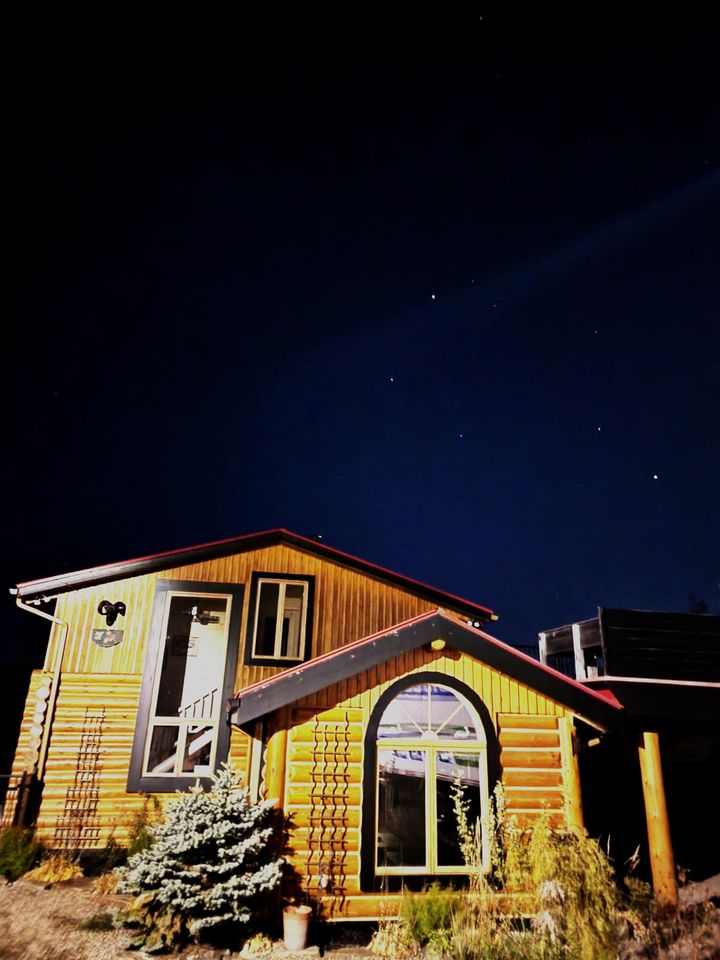Spectacular Equipped Cottage with Pool, Jacuzzi and Poker Table in Quebec