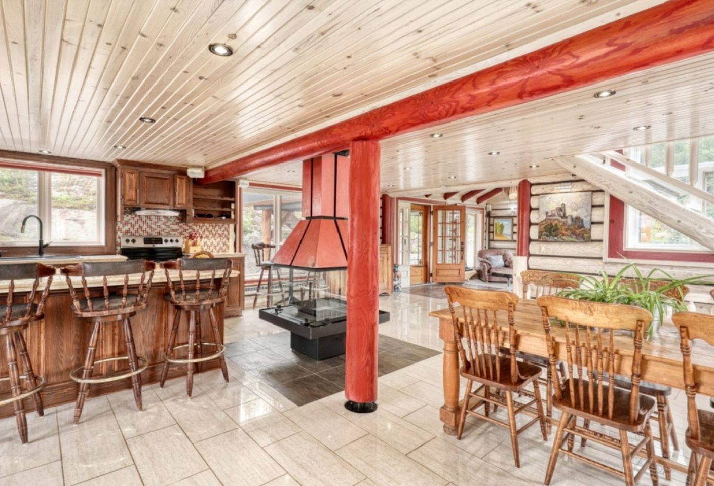 Spectacular Equipped Cottage with Pool, Jacuzzi and Poker Table in Quebec