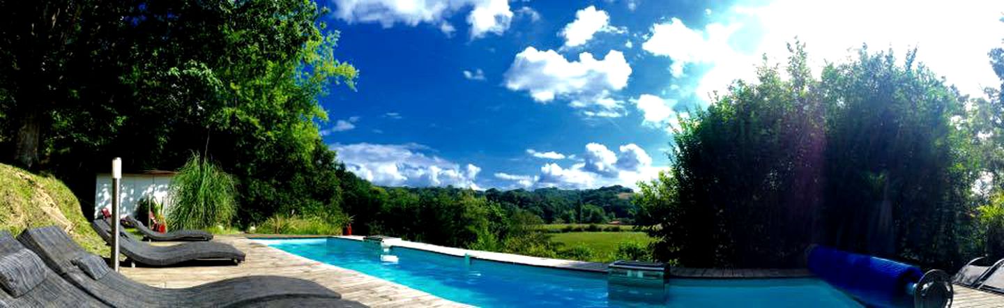 Charming Vacation Rental with a Shared Pool near Biarritz, South-West France
