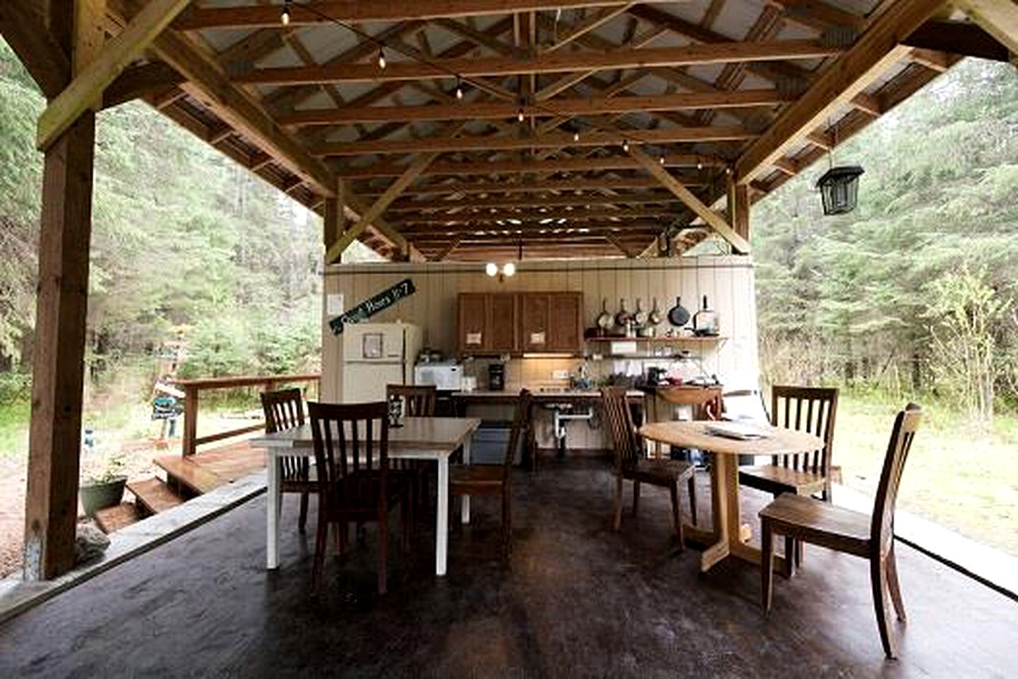 Alaskan Lakeside Yurt Glamping, Perfect for a Getaway near Seward