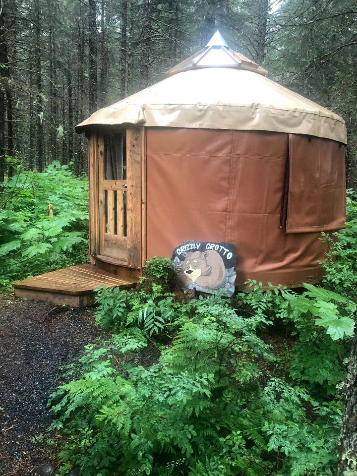 Alaskan Yurt Glamping Village in Seward for a Nature Escape