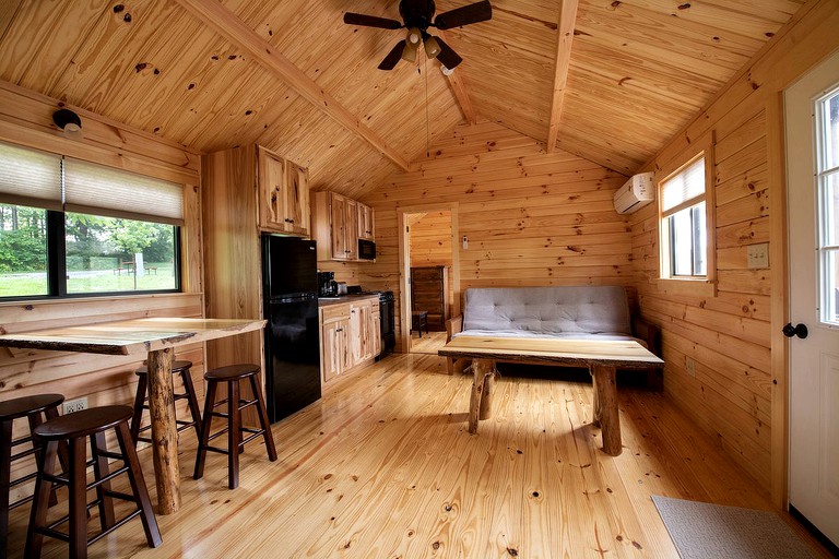 Cabins (United States of America, Naples, Maine)
