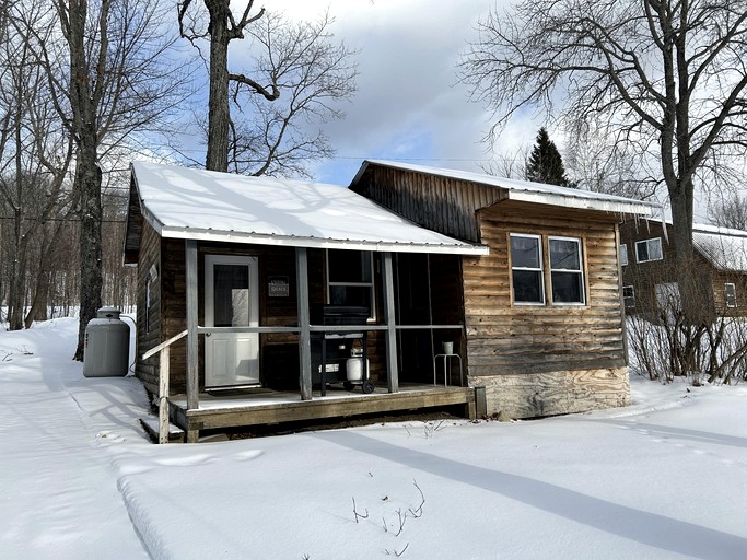 Cabins (United States of America, Portage Lake, Maine)