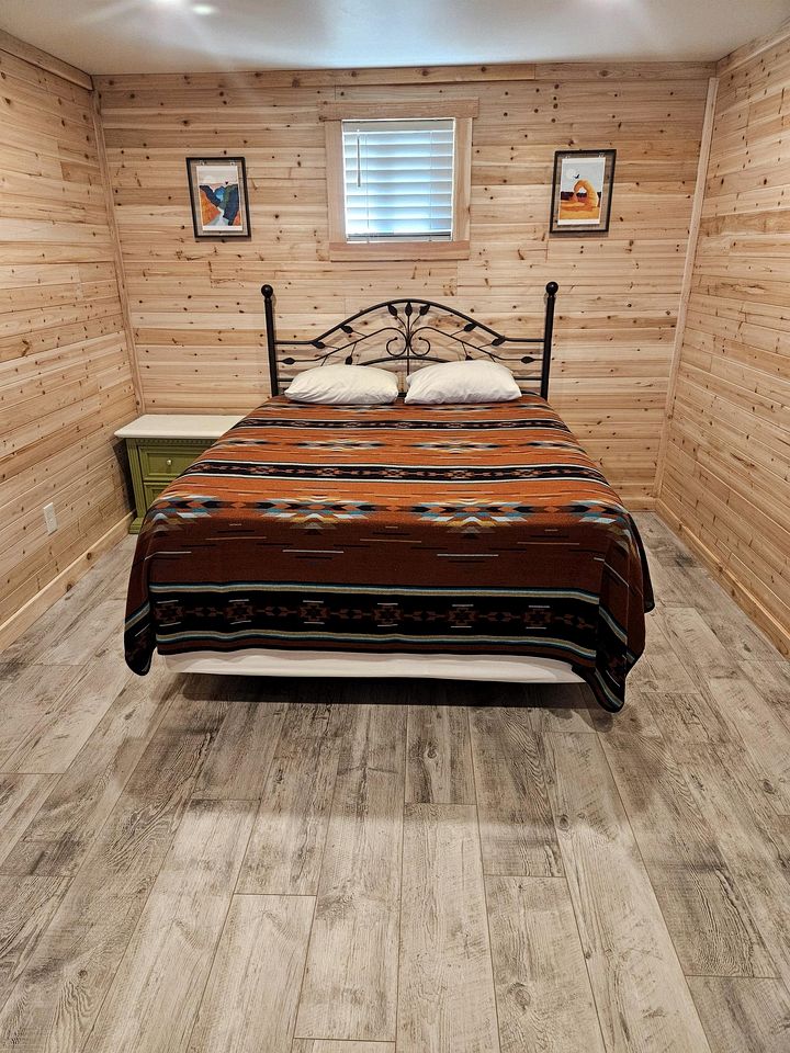 Quaint and Rustic Cabin with Views of the Upper Escalante River Corridor Canyon, Escalante, Utah