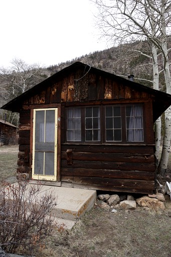 Off-Grid Pet Friendly Cabin in Bellvue, Colorado, Perfect for a Glamping Retreat in the Mountains