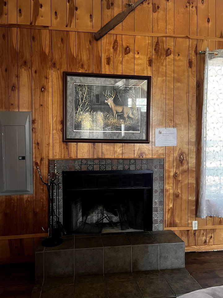 Romantic Luxury Cabin with Jacuzzi Whirlpool & Pond View Near Zwolle, Louisiana