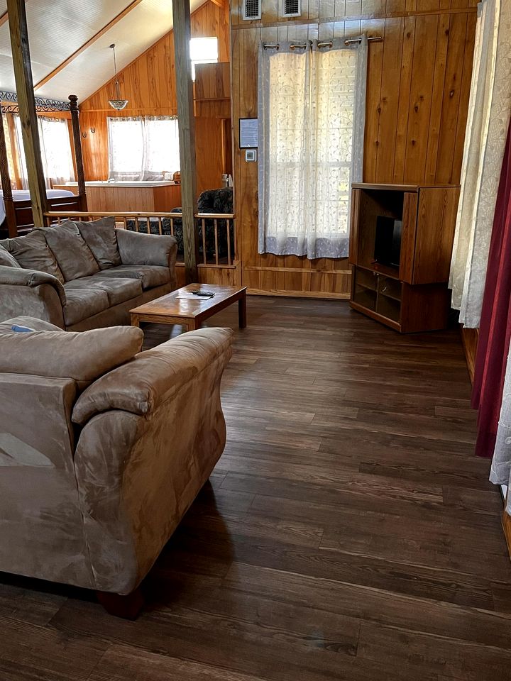 Romantic Luxury Cabin with Jacuzzi Whirlpool & Pond View Near Zwolle, Louisiana