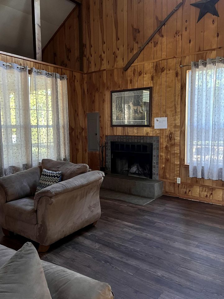 Romantic Luxury Cabin with Jacuzzi Whirlpool & Pond View Near Zwolle, Louisiana