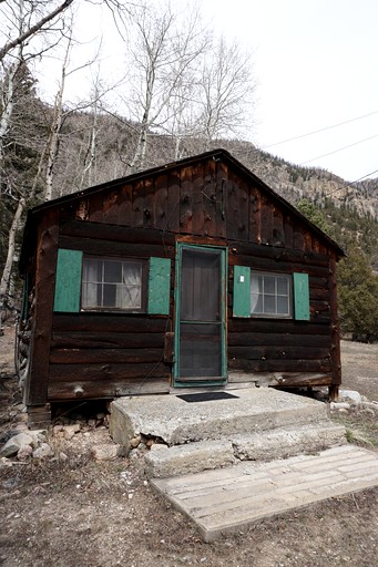 Remote and Off-Grid Cabin in Poudre Canyon, Perfect for a Fishing Retreat