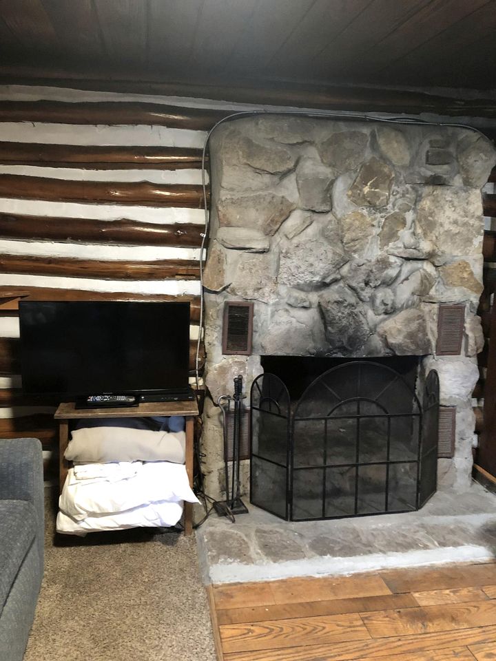 Dog-Friendly Log Cabin for a Memorable Family Getaway near Youghiogheny River Lake in Pennsylvania