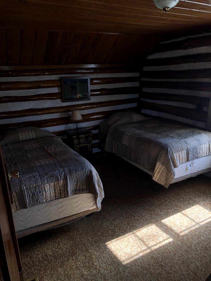 Dog-Friendly Log Cabin for a Memorable Family Getaway near Youghiogheny River Lake in Pennsylvania