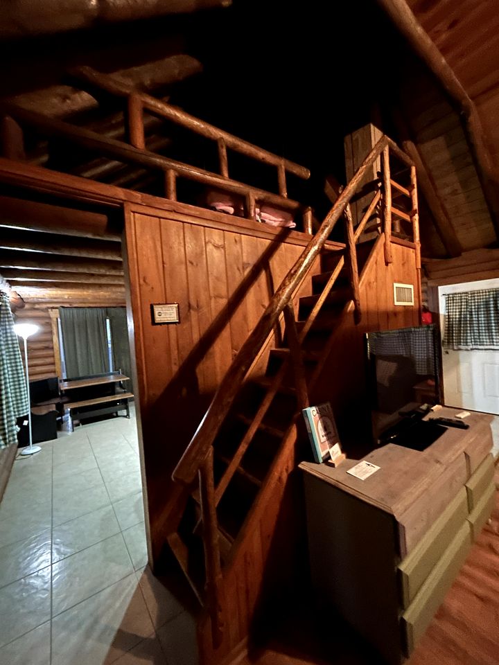 Pet Friendly Log Cabin Nestled under the Forested High Country of the Mongollon Rim in Central Arizona