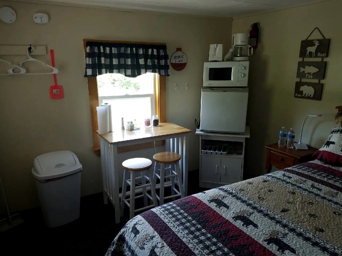 Cabins (United States of America, Stewartstown, New Hampshire)