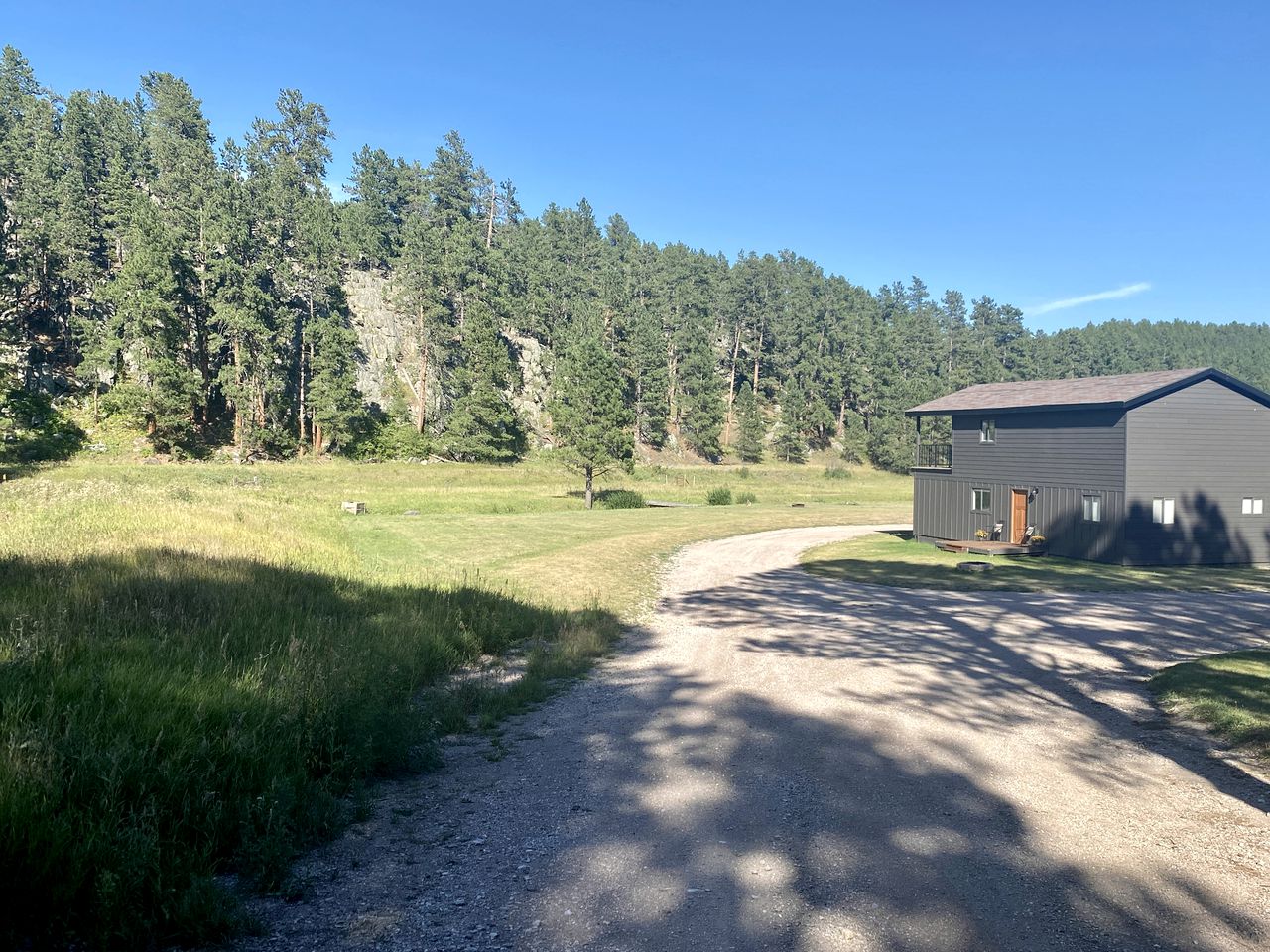 Trendy and Spacious Cabin Surrounded by Nature in Rapid City, South Dakota