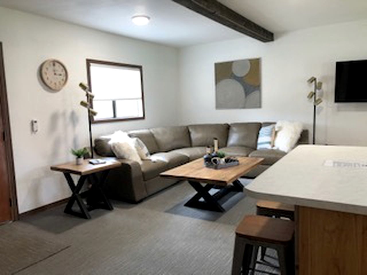 Trendy and Spacious Cabin Surrounded by Nature in Rapid City, South Dakota