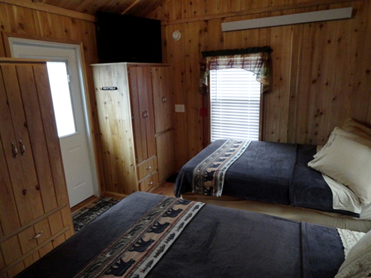 Family-Friendly Cabin Surrounded by Small Town Charm in Sundance, Wyoming