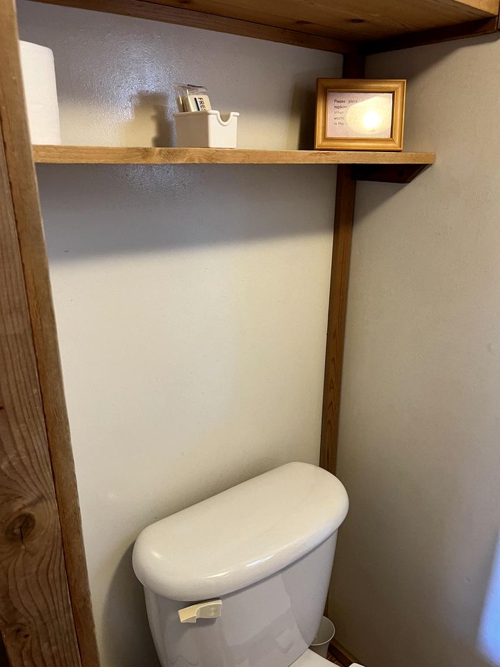 Charming Cabin with Private Bath and Wi-Fi near Lake Mead National Recreation Area, Arizona