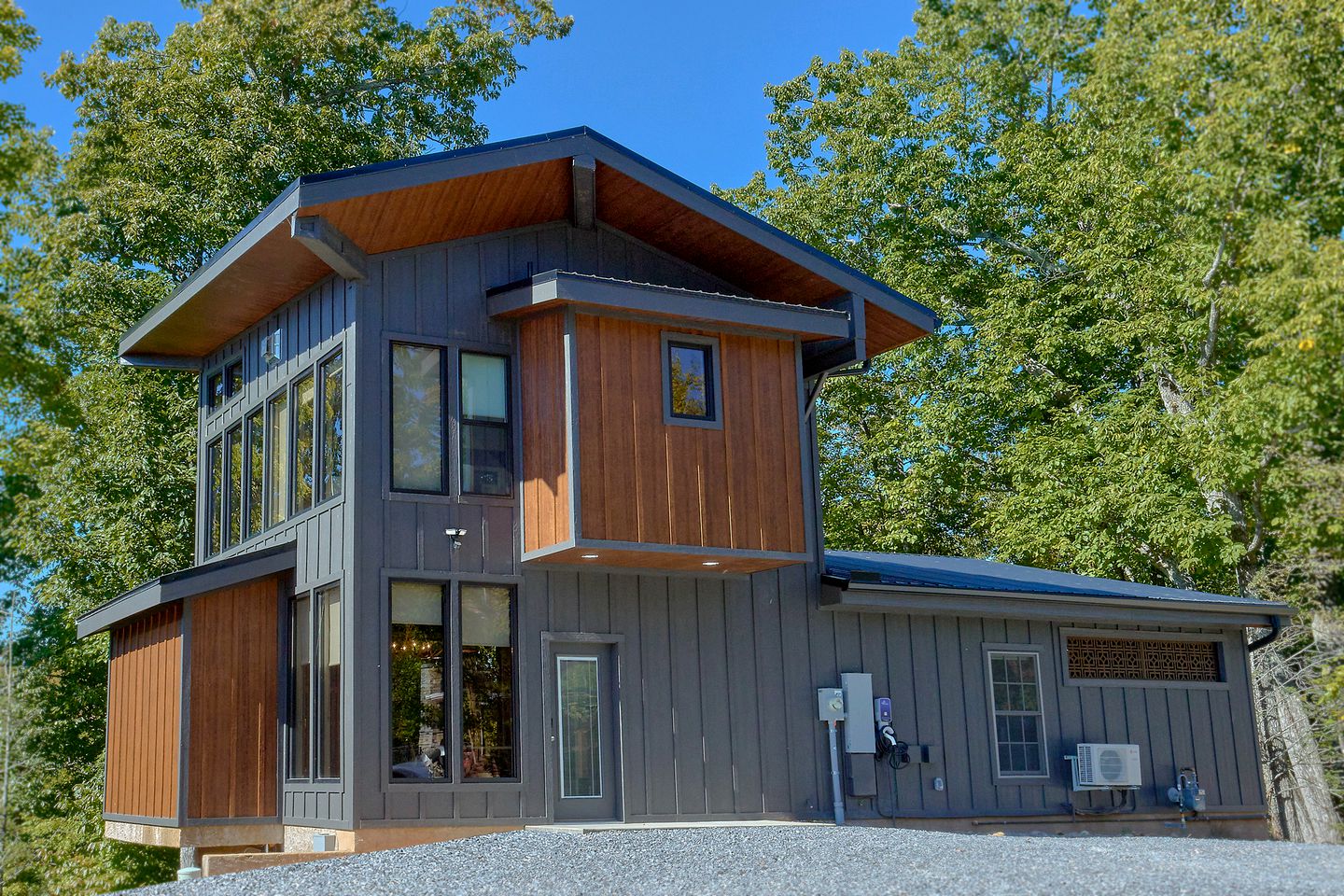 Luxury Glamping Site with Indoor Pool and Sauna Facilities for Special Getaways in Gatlinburg, Tennessee