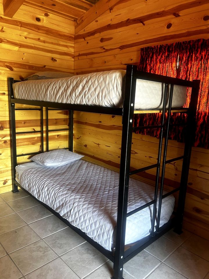 Amazing Cabin with Bunks for an Unforgettable Outdoor Escape in Sturgis, South Dakota