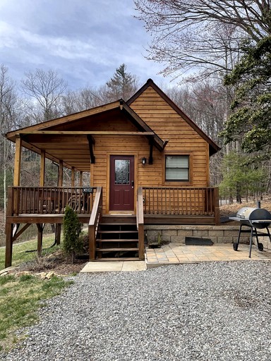 Cabins (United States of America, Purlear, North Carolina)