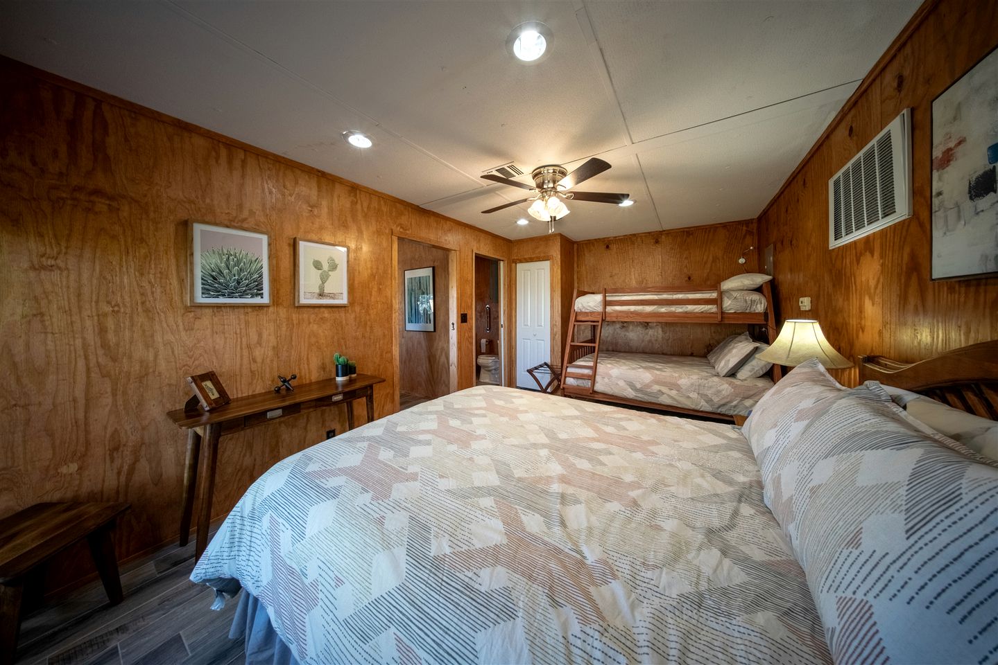 Charming Cabin Escape in Eldorado, Texas, for Relaxing Getaways to the Texan Countryside